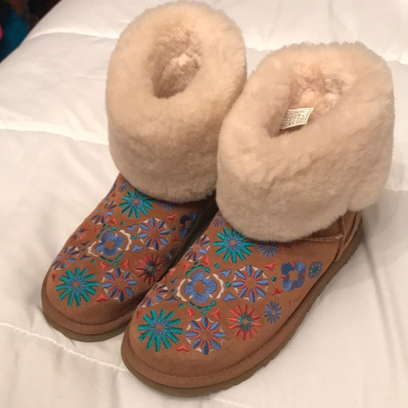 UGG Shoes - Like NEW UGG embroidered Floral Boots